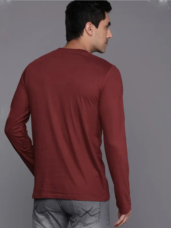 Maroon_Round_Neck_Cotton_Blend_Stylish_Fashionable_T-Shirt_For_Men